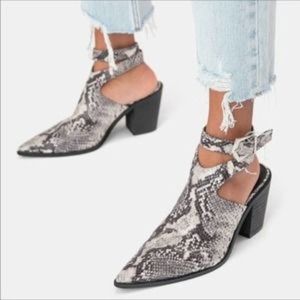 Snakeskin heeled pointed booties